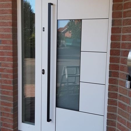 Weiße, moderne Haustür